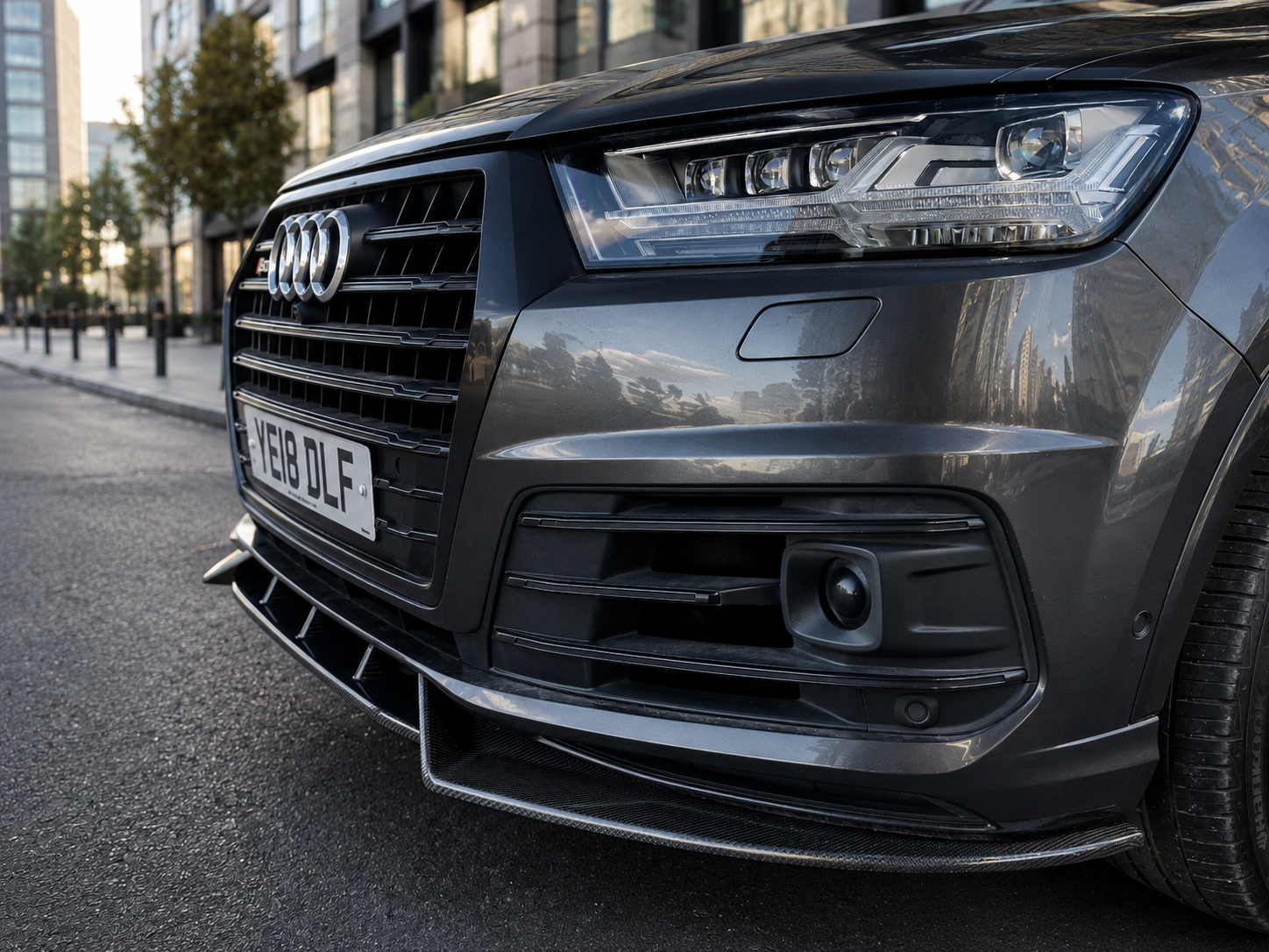 AUDI Q7/SQ7 S LINE 4M CARBON FRONT SPLITTER - Image 4